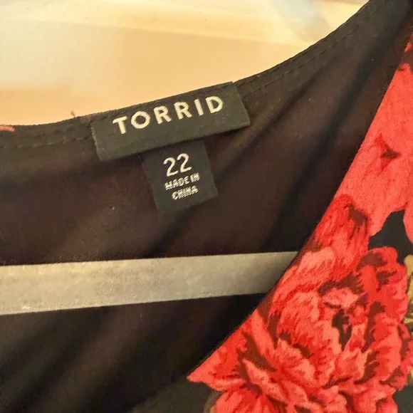 Floral Sleeveless Maxi Dress - Black and Red - Picture 2 of 3